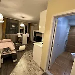 Uni Time Apartment By Lmg